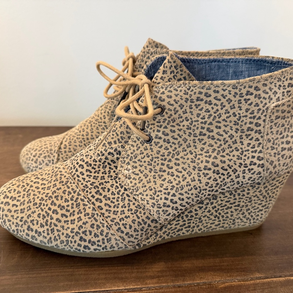 Toms Tan and Black Leopard Print Wedge Ankle Boots sz 12